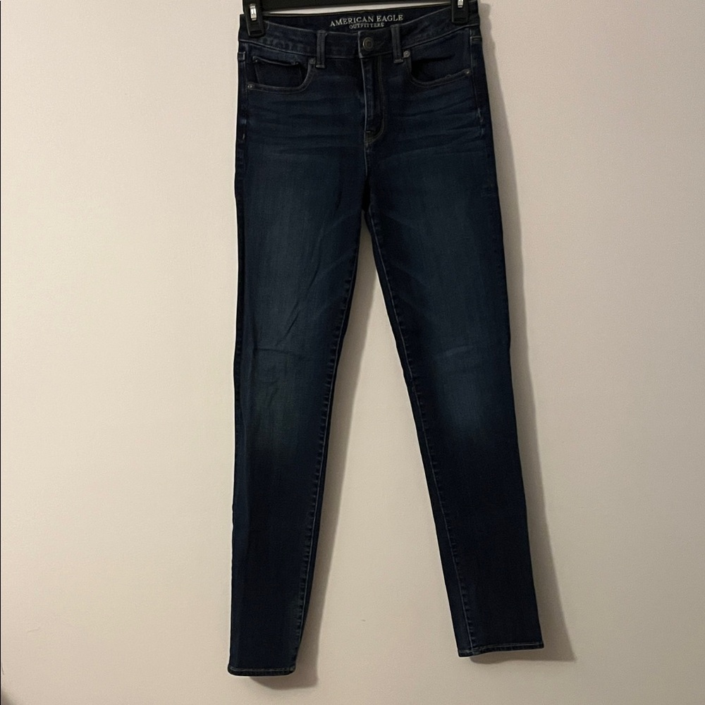 American Eagle Outfitters Women's size 6 long straight Jeans